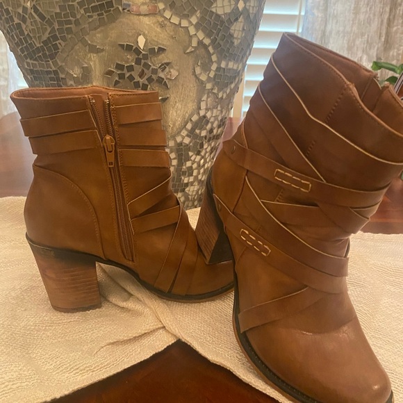 Little Bit Country Booties - Picture 2 of 3